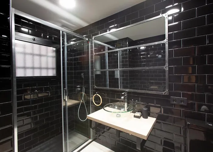 Vintage Movie The Luxury By Namaste Elite Apartment *